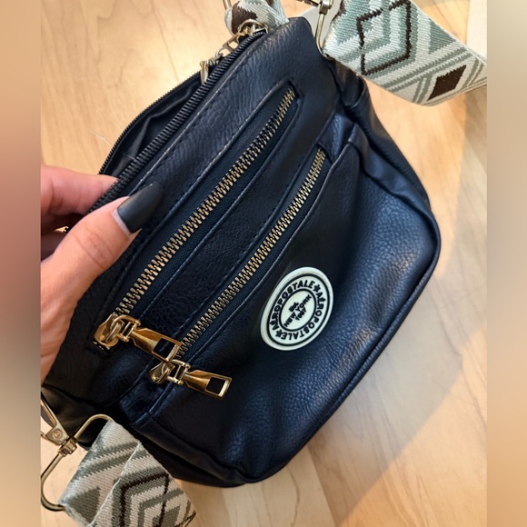 NWOT Aeropostale leather Black Crossbody Bag with Patterned Strap - Picture 6 of 7